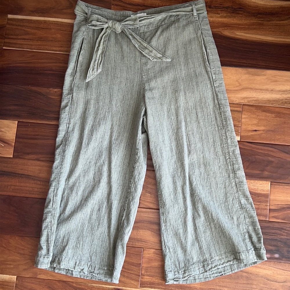 Anthropologie wide leg capris size L